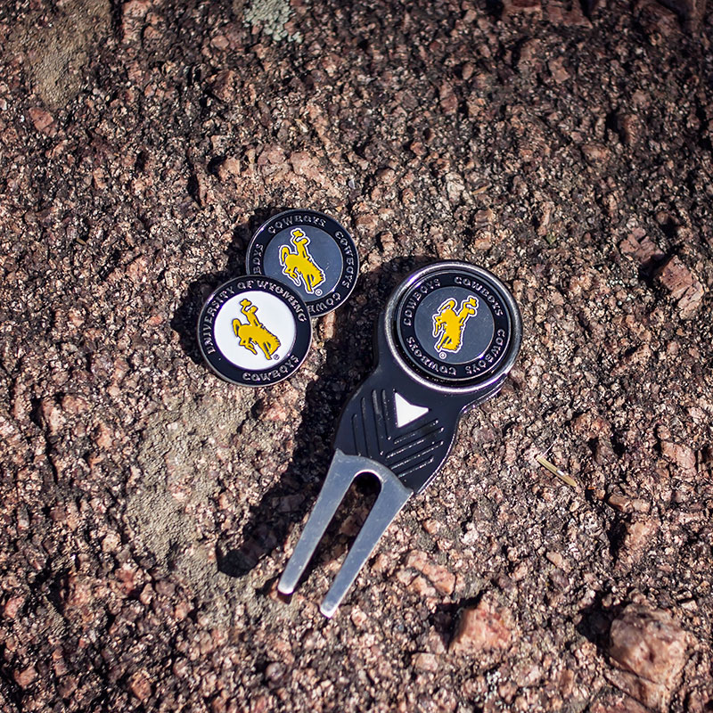 Divot Tool With Bucking Horse Ball Markers