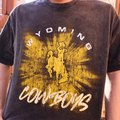 New Era® Wyoming Bucking Horse Sunburst Tee